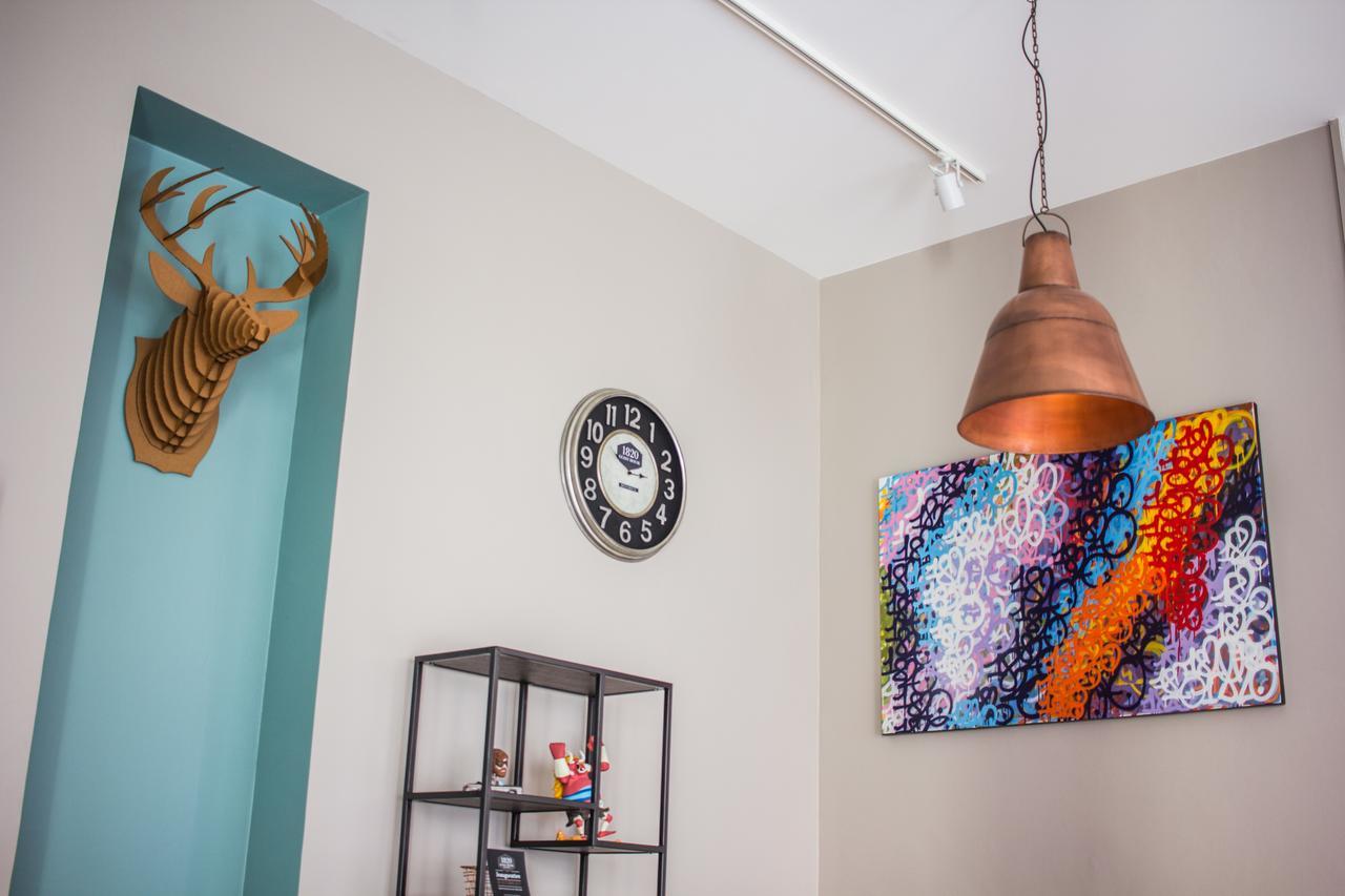 1820 Guest House Монтрё Экстерьер фото